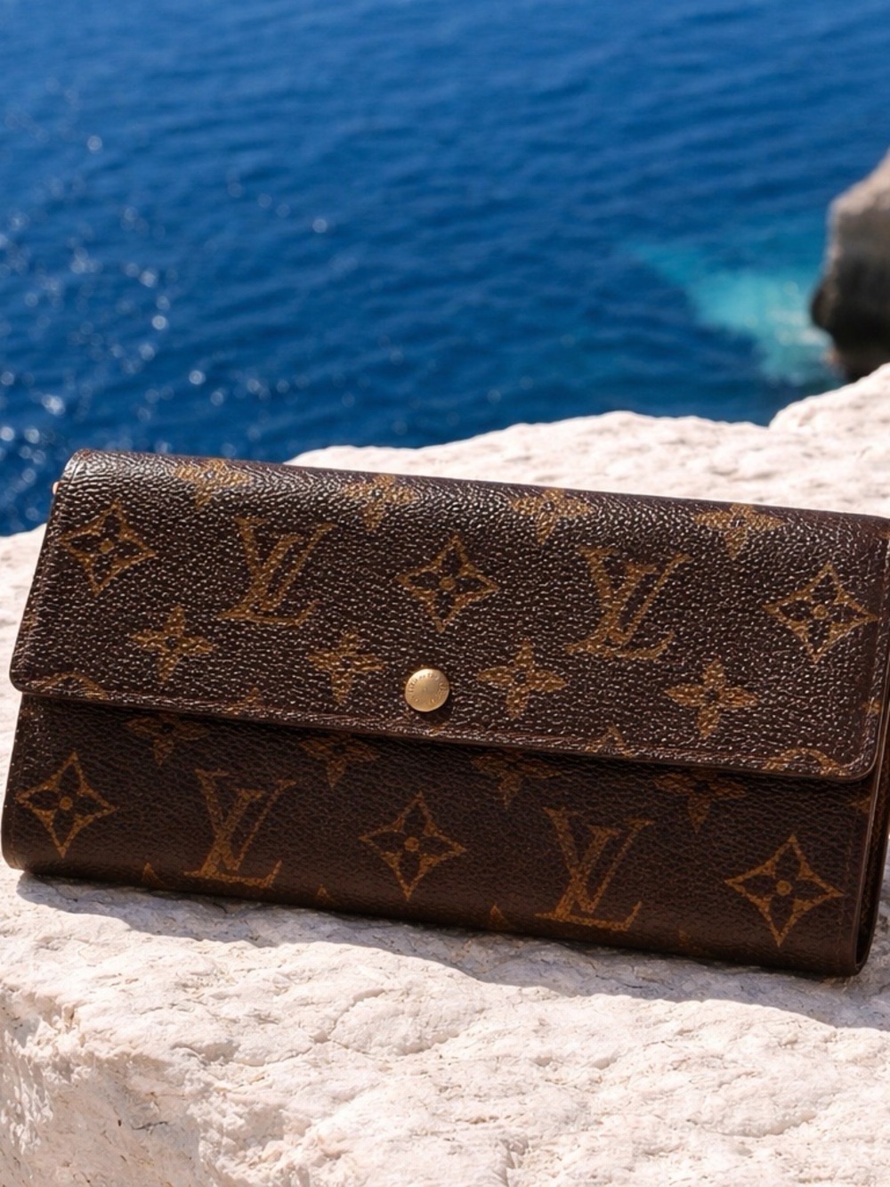 VINTAGE 1993 LOUIS VUITTON SARAH MONOGRAM SNAP WALLET